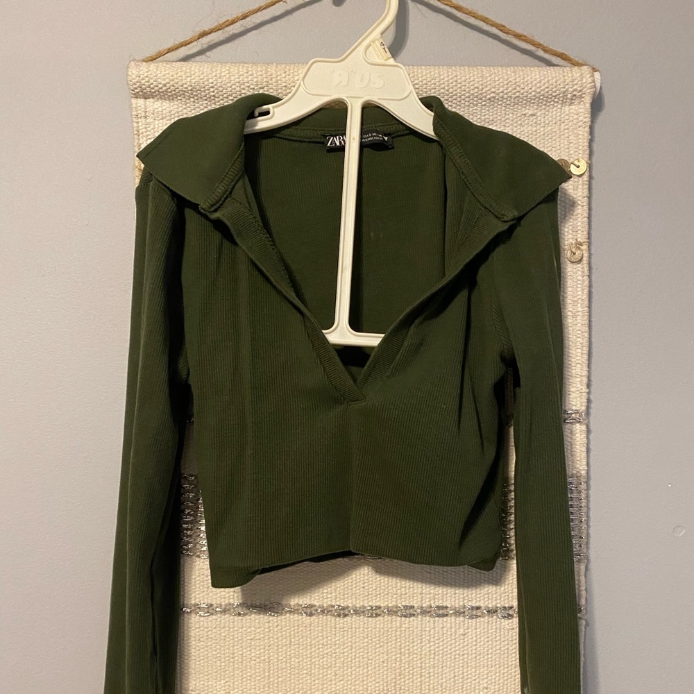 Green colared cropped top